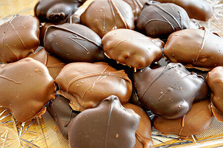 1 LB Pecan Georgies Gift Box